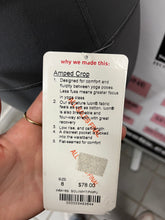 Charger l&#39;image dans la galerie, NWT Lululemon Amped Crop Grey Legging (Size 8)
