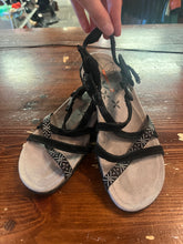 Charger l'image dans la galerie, Merrell Outdoorsy Sandals (Size 6)
