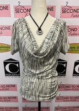 Load image into Gallery viewer, Metallic Stripe Scoop Neck Top (Size M/L)
