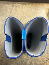 Cargar imagen en el visor de la galería, Sperry Blue &amp; Green Printed Rain Boots (Size 8)
