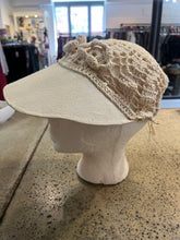 Cargar imagen en el visor de la galería, Crochet Wide Brim Sun Hat
