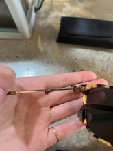 Cargar imagen en el visor de la galería, Authentic Valentino ‘Garavani’ Tortoiseshell Sunglasses
