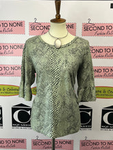 Load image into Gallery viewer, Green Snake Print Top (Size L)
