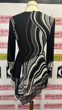 Cargar imagen en el visor de la galería, NWT Printed Mesh Layered Tunic (Size S)
