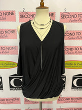 Cargar imagen en el visor de la galería, NWT Jennifer Lopez Cold Shoulder Top (Size M)
