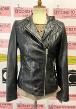 Charger l&#39;image dans la galerie, Danier Quilted Leather Jacket (Size 2XS)
