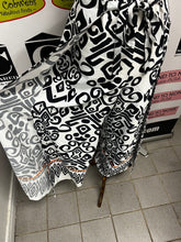 Cargar imagen en el visor de la galería, Bold Print Flowy Pants (Size L)
