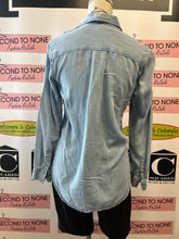 Load image into Gallery viewer, Eddie Bauer Denim Button Front Top (Size PM)

