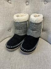 Cargar imagen en el visor de la galería, Knitted &amp; Suede Slipper Boots (Size 6)
