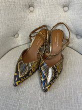 Cargar imagen en el visor de la galería, Kurt Geiger Snake Print Strappy Sling Back (Size 40/9)
