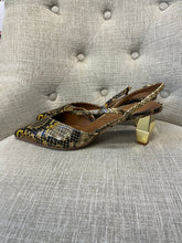 Cargar imagen en el visor de la galería, Kurt Geiger Snake Print Strappy Sling Back (Size 40/9)
