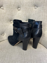 Cargar imagen en el visor de la galería, White House | Black Market Buckle Booties
