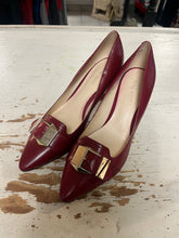 Charger l'image dans la galerie, Nine West Muted Red &amp; Gold Buckle Pumps (Size 8.5)

