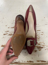 Charger l'image dans la galerie, Nine West Muted Red &amp; Gold Buckle Pumps (Size 8.5)
