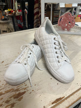 Charger l'image dans la galerie, Steve Madden Gryphon Quilted Sneakers (Size 8/EU 39)
