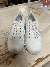 Charger l'image dans la galerie, Steve Madden Gryphon Quilted Sneakers (Size 8/EU 39)
