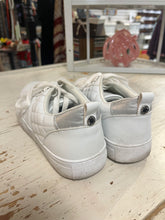 Charger l'image dans la galerie, Steve Madden Gryphon Quilted Sneakers (Size 8/EU 39)
