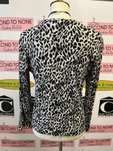 Charger l&#39;image dans la galerie, Jones New York Grey Animal Print Tee (Size L)
