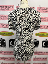 Cargar imagen en el visor de la galería, NWT Animal Print T-Shirt (Size L)
