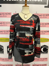 Charger l&#39;image dans la galerie, Black &amp; Red Multi Print Top (Size 1XL)
