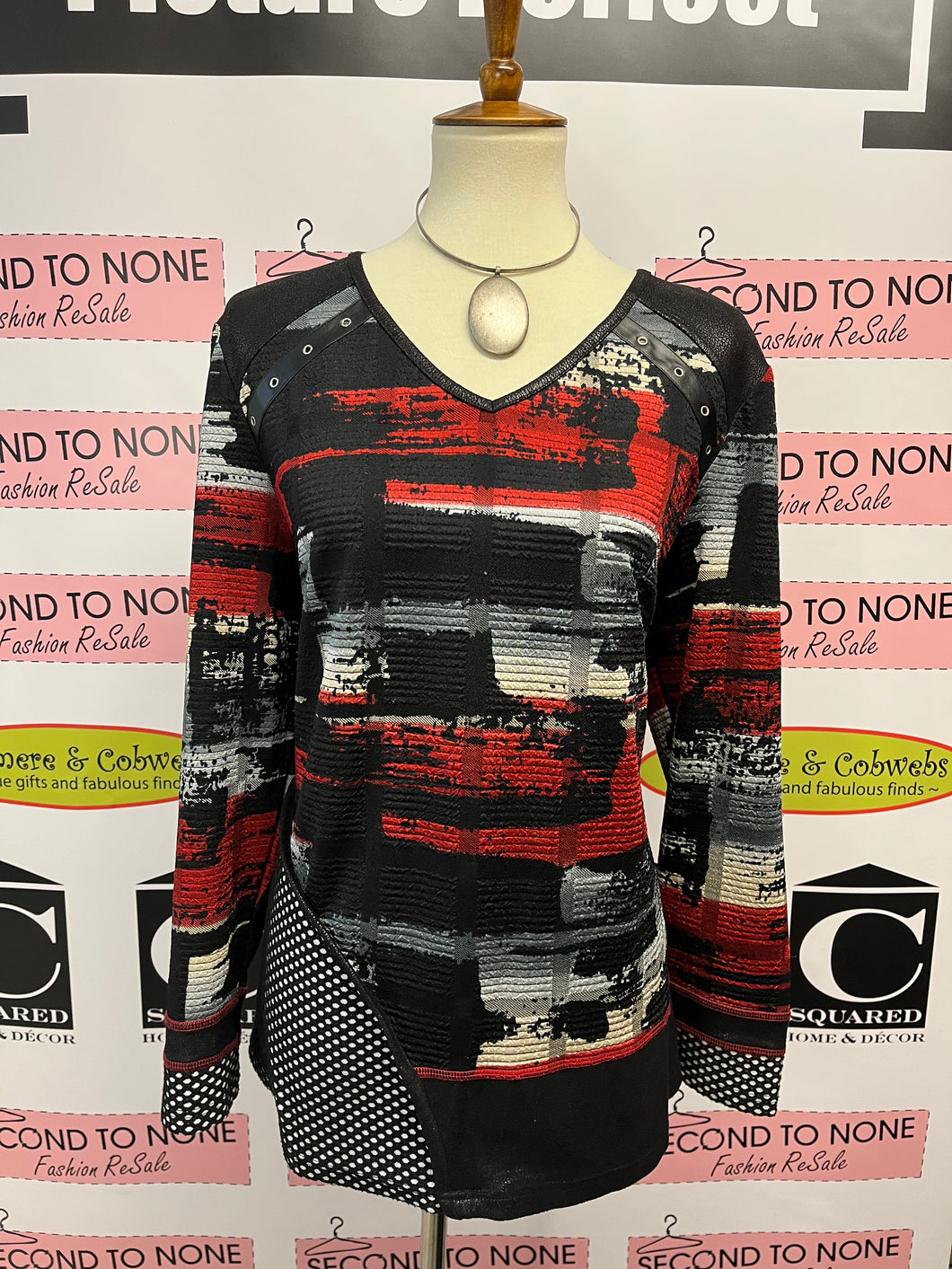 Black & Red Multi Print Top (Size 1XL)