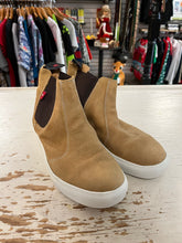 Charger l'image dans la galerie, Oliberté Tan Leather Slip On High Top Sneakers (Size 8)
