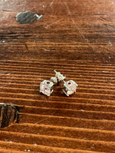 Charger l'image dans la galerie, Sterling Silver Stud Earrings
