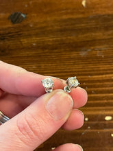 Charger l'image dans la galerie, Sterling Silver Stud Earrings
