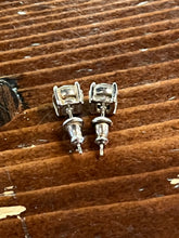Charger l'image dans la galerie, Sterling Silver Stud Earrings
