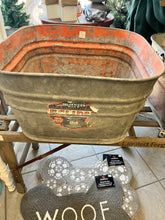 Cargar imagen en el visor de la galería, Antique Galvanized Wash Tub (2 Choices)
