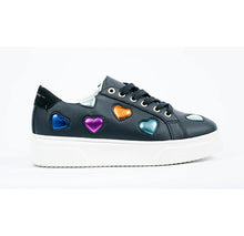 Cargar imagen en el visor de la galería, 100% Leather Heart Motif Platform Sneaker (2 Colours)
