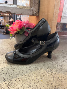 Carlos Falchi Leather Heels (Size 6)