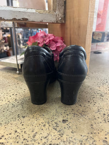 Clarks Black Heeled Shoe (Size 7)