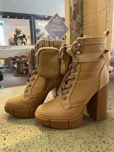 Steve Madden Tan Platform Boots (Size 7)