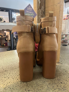 Steve Madden Tan Platform Boots (Size 7)