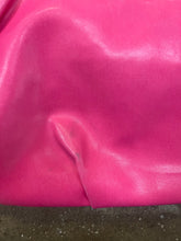 Charger l&#39;image dans la galerie, Retro Style Pink Clutch with Strap
