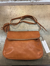 Charger l&#39;image dans la galerie, NWT Tassel Crossbody Bag
