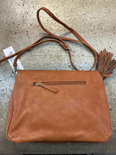 Charger l&#39;image dans la galerie, NWT Tassel Crossbody Bag
