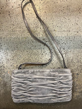 Charger l&#39;image dans la galerie, Michael Kors Ruched Convertible Silver Clutch
