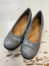 Load image into Gallery viewer, Clarks Silver Comfort Flats (Size 7)
