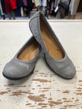 Load image into Gallery viewer, Clarks Silver Comfort Flats (Size 7)

