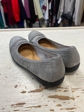 Load image into Gallery viewer, Clarks Silver Comfort Flats (Size 7)
