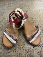 Load image into Gallery viewer, Spanish Made Red Multi Texture Sandals (Size 8/EU 39)
