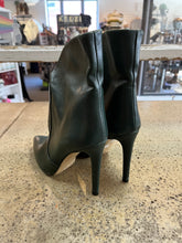 Charger l&#39;image dans la galerie, Italian Green Leather Heeled Boots (Size 6/EU 37)
