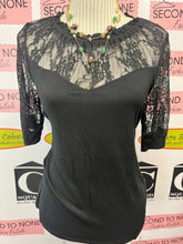 Cargar imagen en el visor de la galería, Black Half Lace T-Shirt
