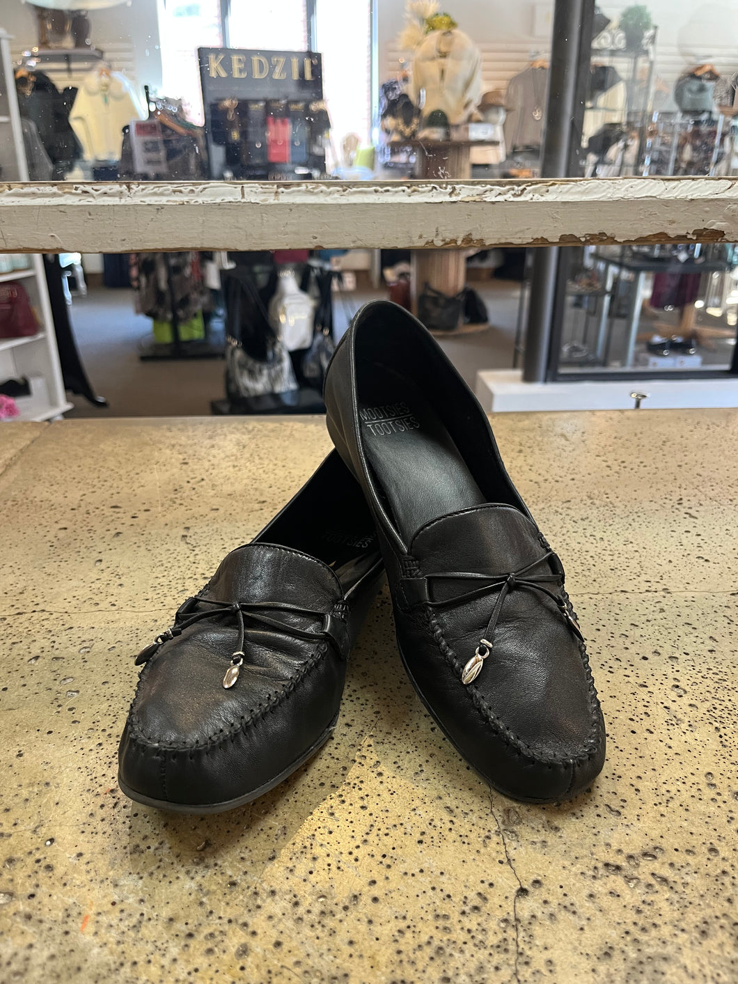 Mootsies Tootsies Black Loafers (Size 10)