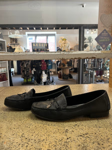Mootsies Tootsies Black Loafers (Size 10)