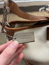 Charger l&#39;image dans la galerie, Coach Pebbled Leather Tote Bag
