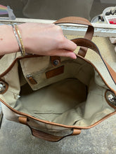 Charger l&#39;image dans la galerie, Coach Pebbled Leather Tote Bag

