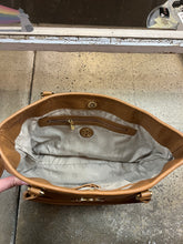 Charger l&#39;image dans la galerie, Tory Burch Tan Tote Bag
